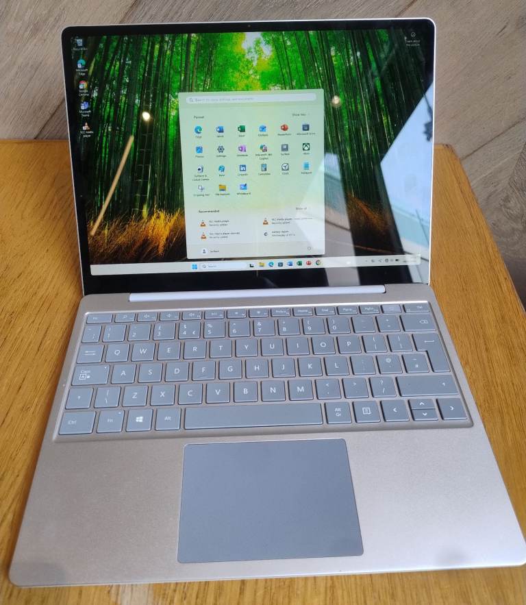 Microsoft Surface Laptop 12.5”  i5-10th Gen 8GB RAM 256GB SSD  Touch screen 