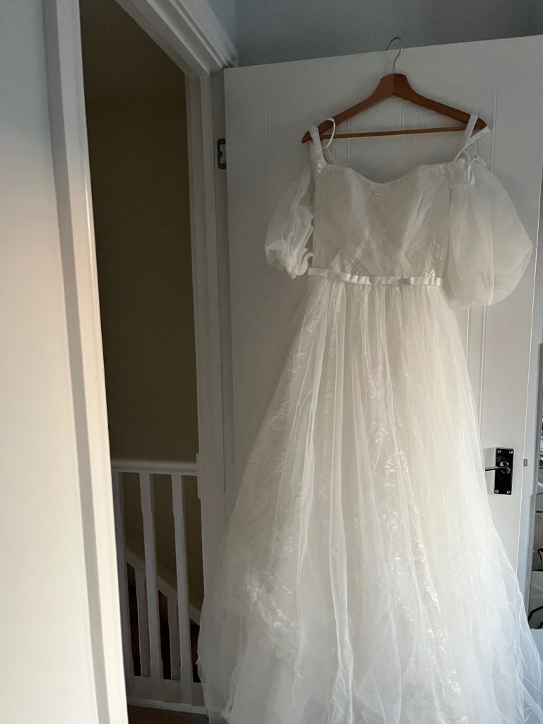 Wedding dress 