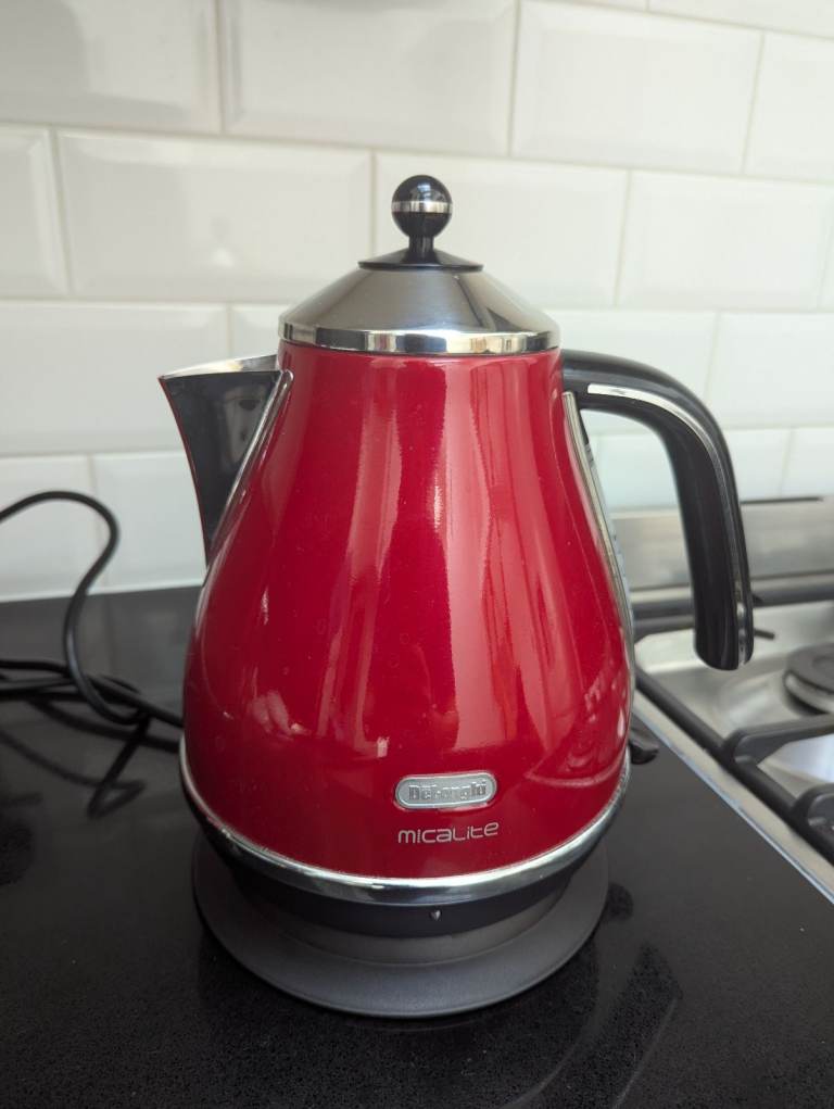 DELONGHI Micalite KBOM3001R Jug Kettle - Red - Almost like new, within warranty