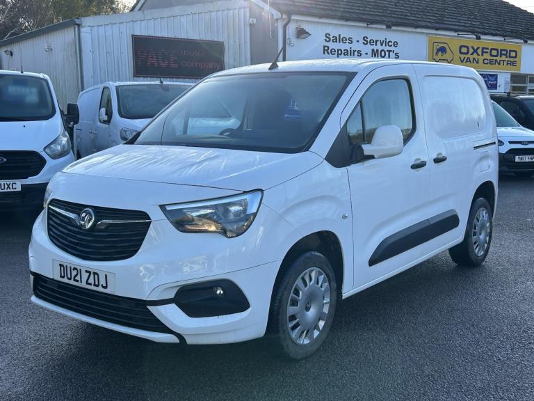 VAUXHALL COMBO 1.5 Turbo D 2300 Sportive +Â