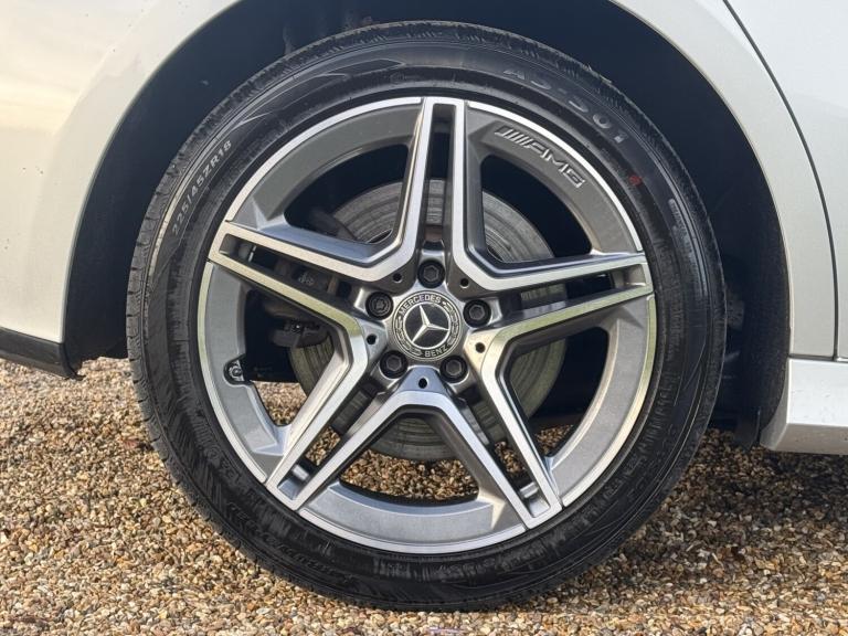 MERCEDES-BENZ A CLASS 1.3 A250e 15.6kWh AMG Line 2020