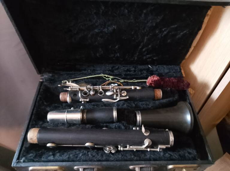 Clarinet in Hard Case – Good Condition