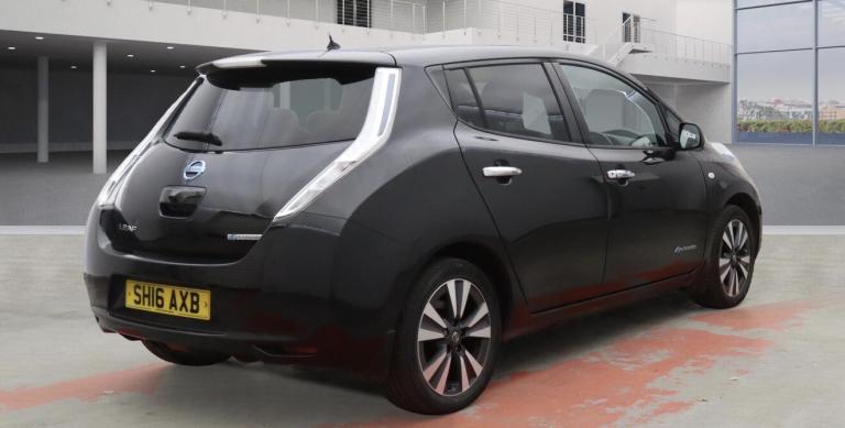 NISSAN LEAF 30kWh Tekna Black Electric Automatic 5dr SATNAV+LEATHER+1 KEEPER