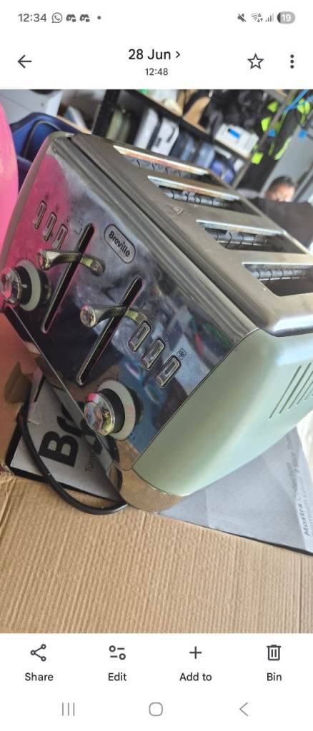 Delonghi Toaster - Grey/Silver, Good Condition