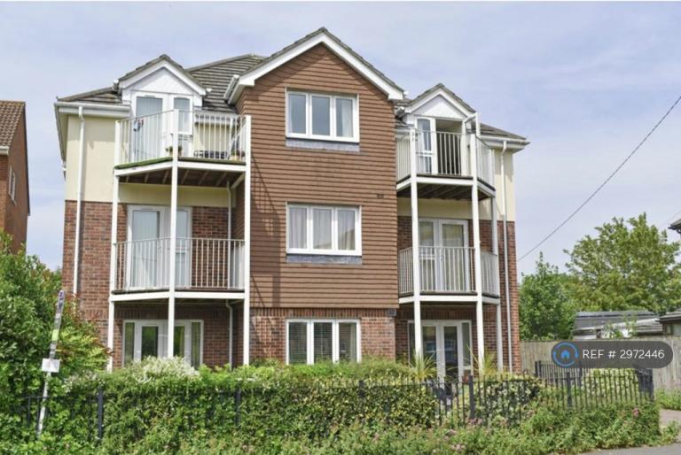 2 bedroom flat in Whitefield Road, New Milton, BH25 (2 bed) (#2972446)