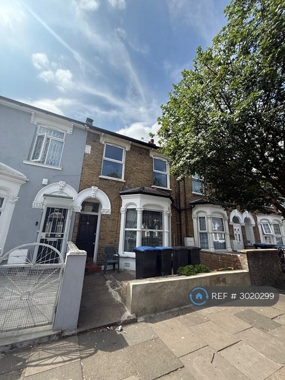 2 bedroom flat in Fairfield Road, London, N18 (2 bed) (#3020299)