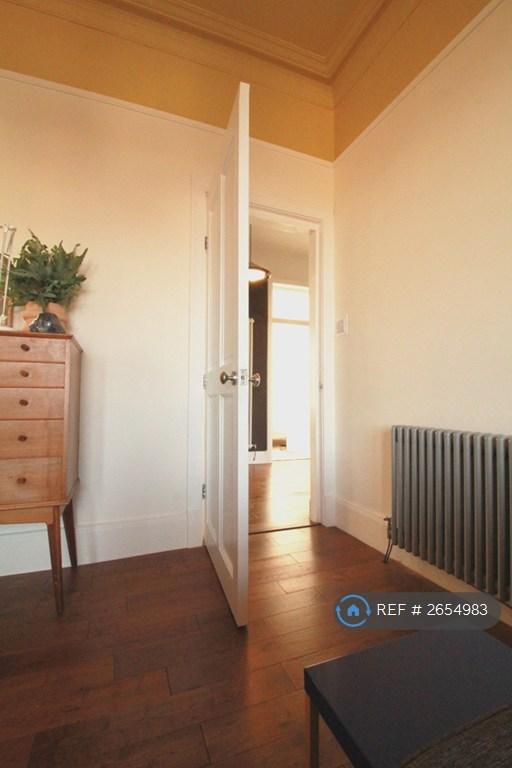 2 bedroom flat in Golfhill Drive, Glasgow, G31 (2 bed) (#2654983)