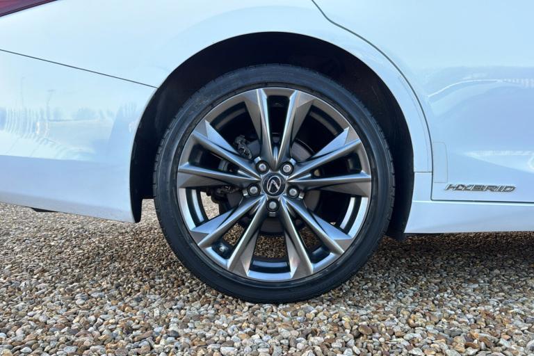  Lexus Es 2.5 300h F Sport Saloon 4dr Petrol Hybrid E CVT Euro 6 s/s 218 Ps