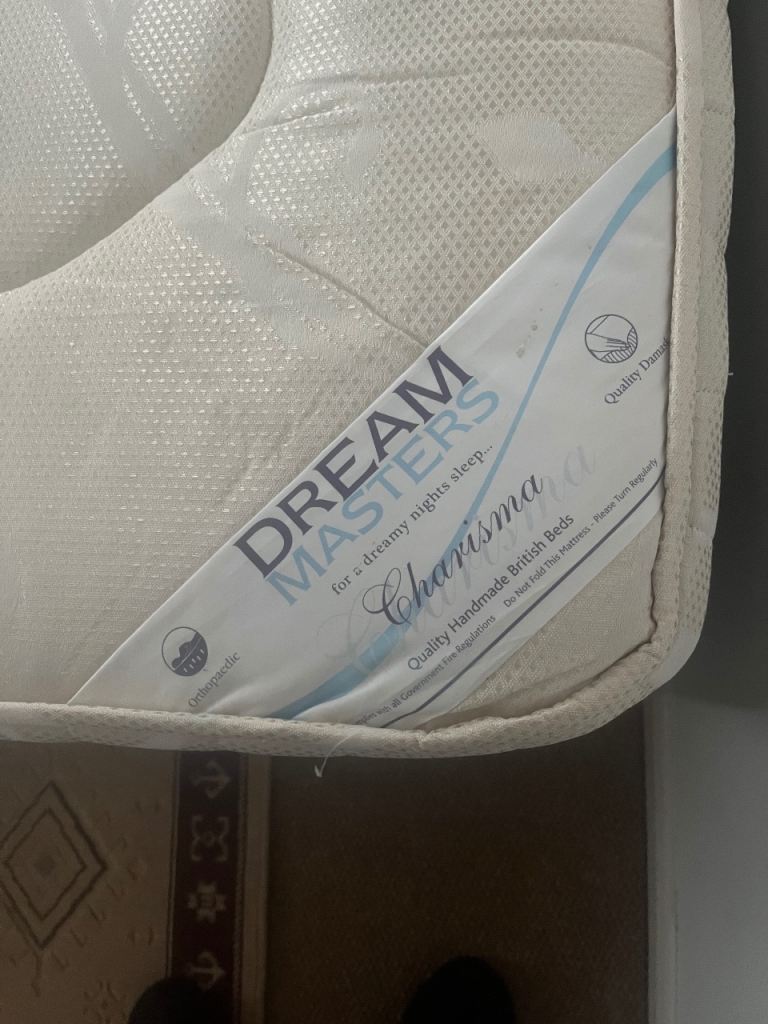Double divan ‘Dreams’ bed.
