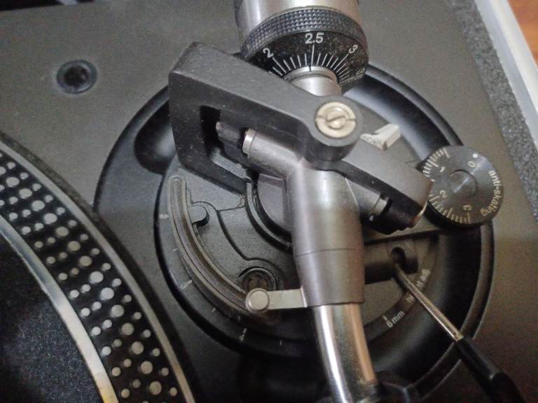 Technics 1210 MK2 M3D Turntables