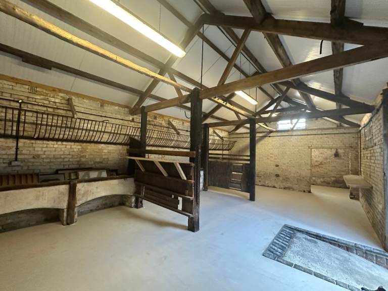 Studio / Workshop / Lockup / Storage Unit with power and lighting for rent