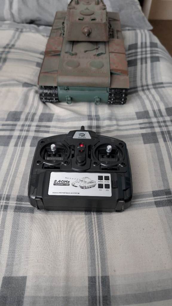 RC Tank with Remote Control – Multicoloured, Good Working Order