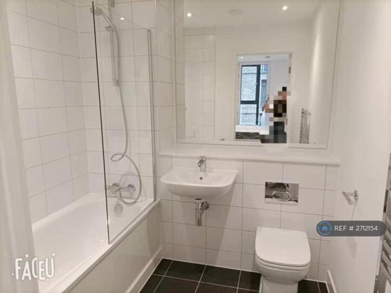 2 bedroom flat in Wharf End, Trafford Park, Manchester, M17 (2 bed) (#2712154)