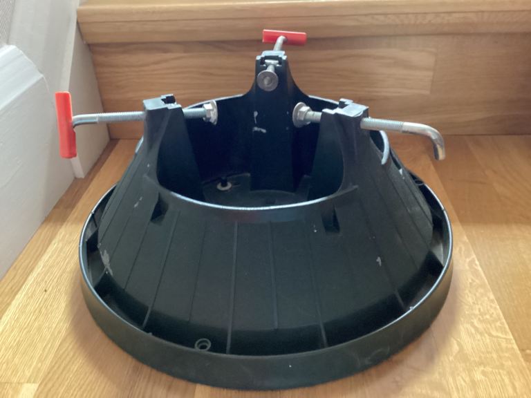 Christmas Tree Stand with Large Water Reservoir for Real Trees