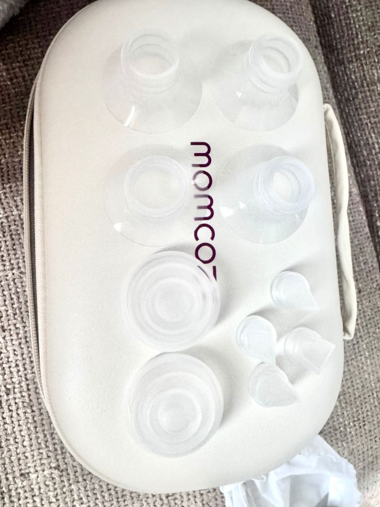 Momcozy Wearable Breast Pump with Case – As Good As New