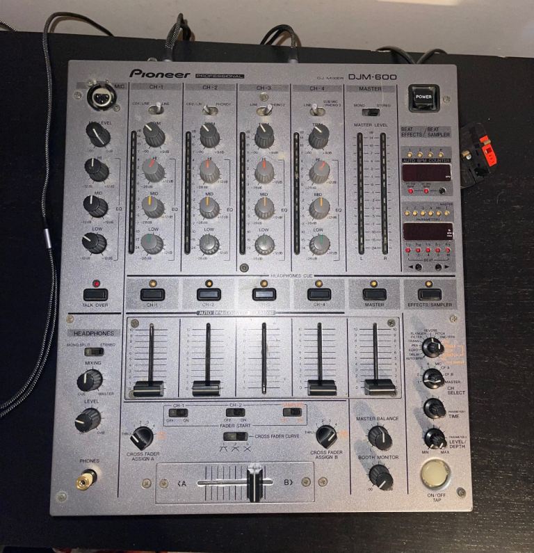 DJM-600 4 Channel Mixer - All cables included