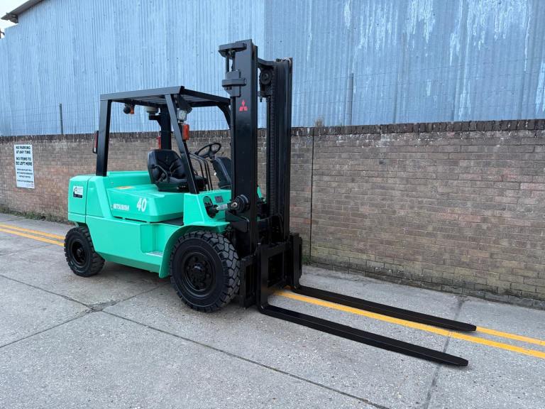 2008 Mitsubishi 4ton diesel forklift, new tyres, clear view mast 