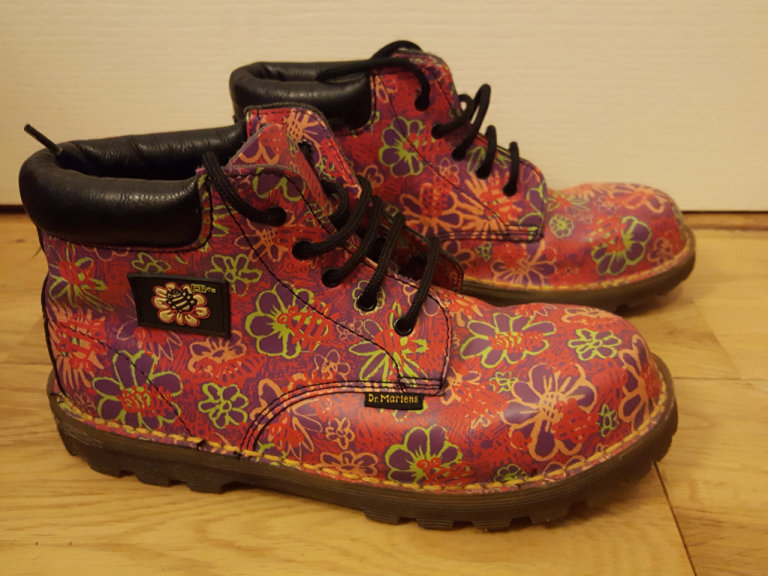 DR MARTENS GIRLS PINK FLORAL BUG INSECT BEE BOOTS UK SIZE 2 