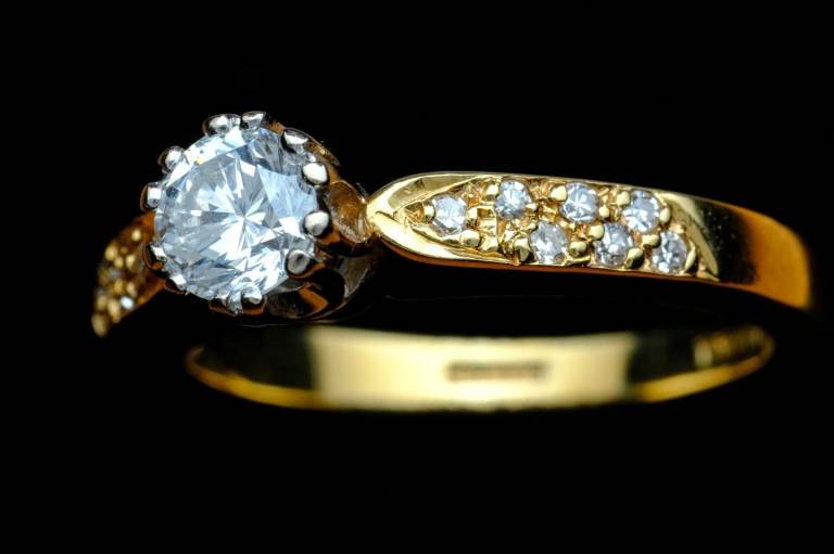 18ct Gold Diamond Engagement Ring Size i