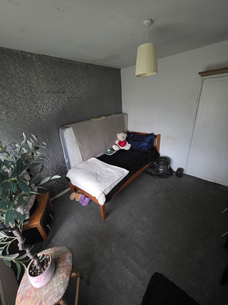     Furnished Double Room – Bradford BD4