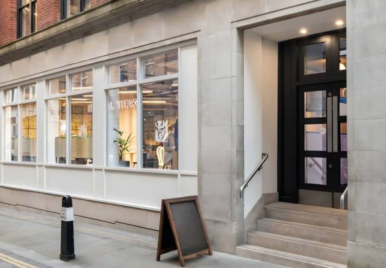 Furnished offices to rent in *St Paul's*. Office Spaces for 3 to 150 desks EC1