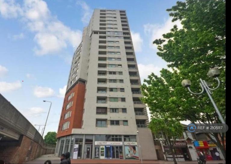 2 bedroom flat in Raphael House, Ilford, IG1 (2 bed) (#2105117)