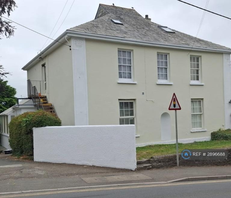 1 bedroom flat in Priory House, Launceston, PL15 (1 bed) (#2896688)