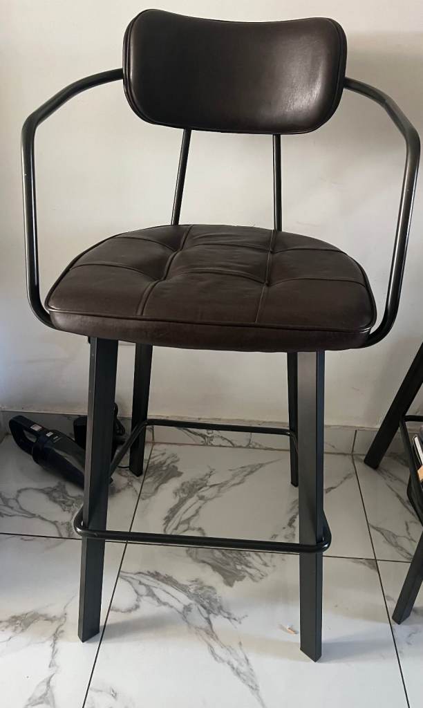 Modern Industrial Bar/Counter Stool with Armrests and Tufted Leather Seat