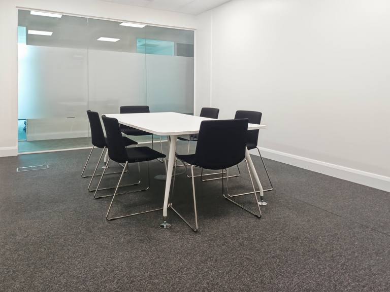 Enniskillen - BT74 4RZ \ Office Space for Rent with 4 Desks