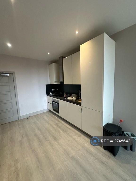 1 bedroom flat in Cube House, Stoke Mandeville, Aylesbury, HP22 (1 bed) (#2748643)