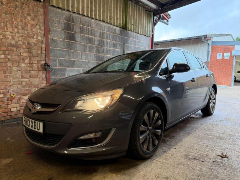 2013 Vauxhall Astra 1.6i 16V SE 5dr HATCHBACK PETROL Manual