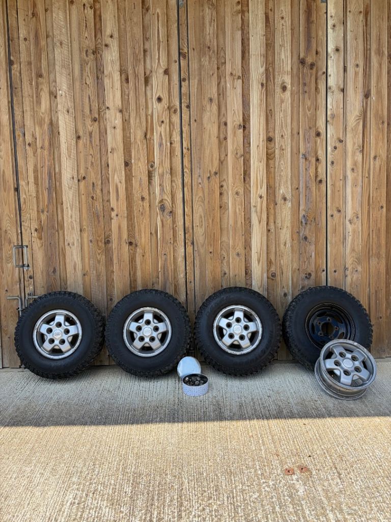  Land Rover 16” alloy rims with insa turbo Dakar tyres 