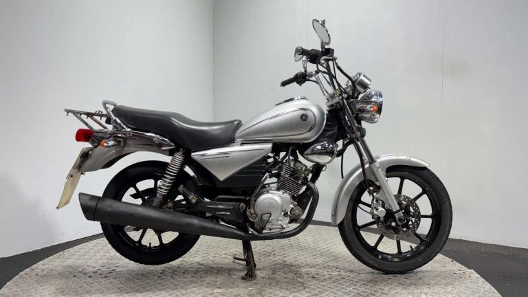Yamaha YBR125 Custom  2012 ONLY 11K PROJECT BIKE SPARES OR REPAIR 125CC LEARNER