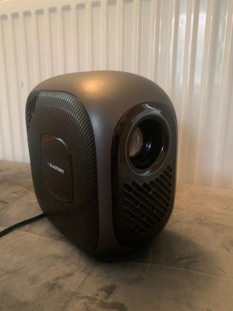 Blaupunkt Smart LED Projector - As good as new