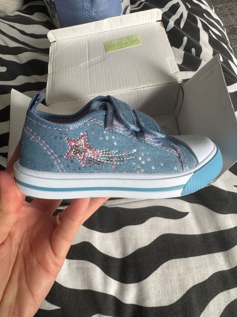 New girls trainers size 8 