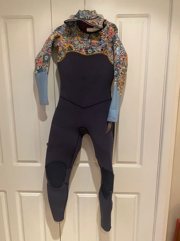Roxy age 8 wetsuit