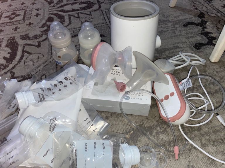 Breast Pump and Bottle Bundle – Good Condition