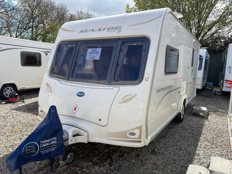 BAILEY SENATOR VERMONT - 2 BERTH CARAVAN WITH END WASHROOM + MOTORMOVER