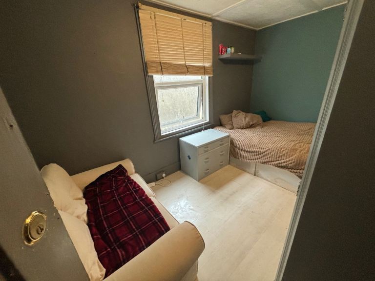 Full Furnished Double Room in Friendly Flat Share, All Bills included
