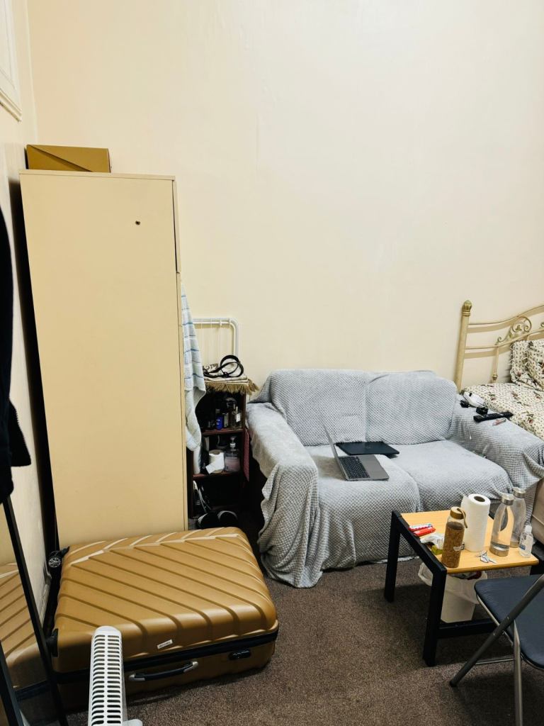 Large Furnished Room To rent