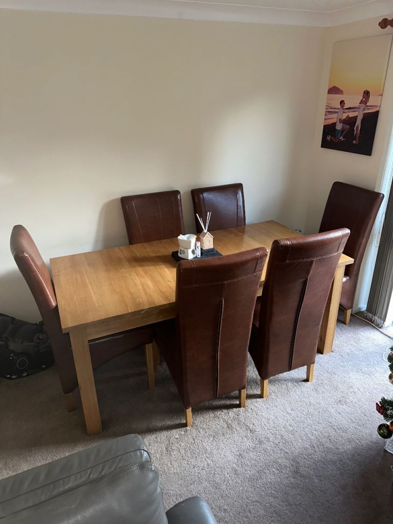 Solid oak dining table 