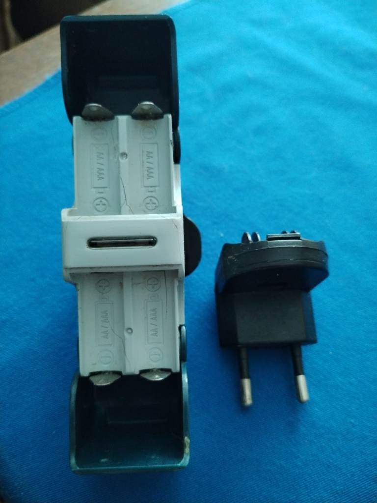 Battery charger 