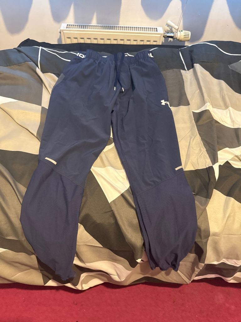 Under Armour Navy Training Trousers – Good Condition