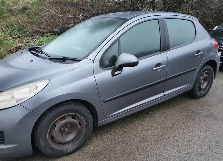 Peugeot 207 Left Side Front Door Grey FOR PARTS ONLY 2010