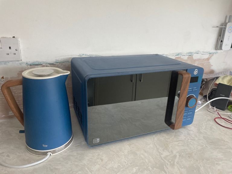 Kettle and microwave 