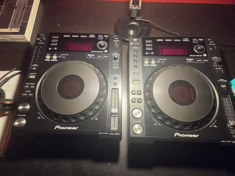 Pioneer CDJ-850 DJ Decks (Pair) – Good Condition