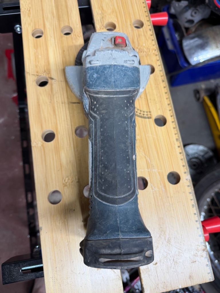 Bosch GWS 18V-10 Angle Grinder – Good Condition