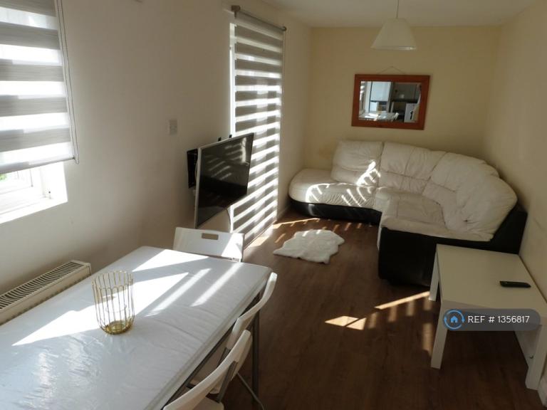 4 bedroom house in Craddock Road, Canterbury, CT1 (4 bed) (#1356817)