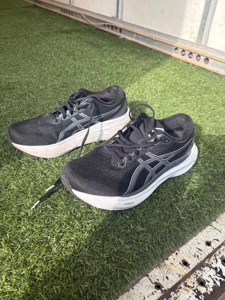 ASICS GEL-KAYANO 30 running shoes in the Black/Sheet Rock colorway Size UK 9