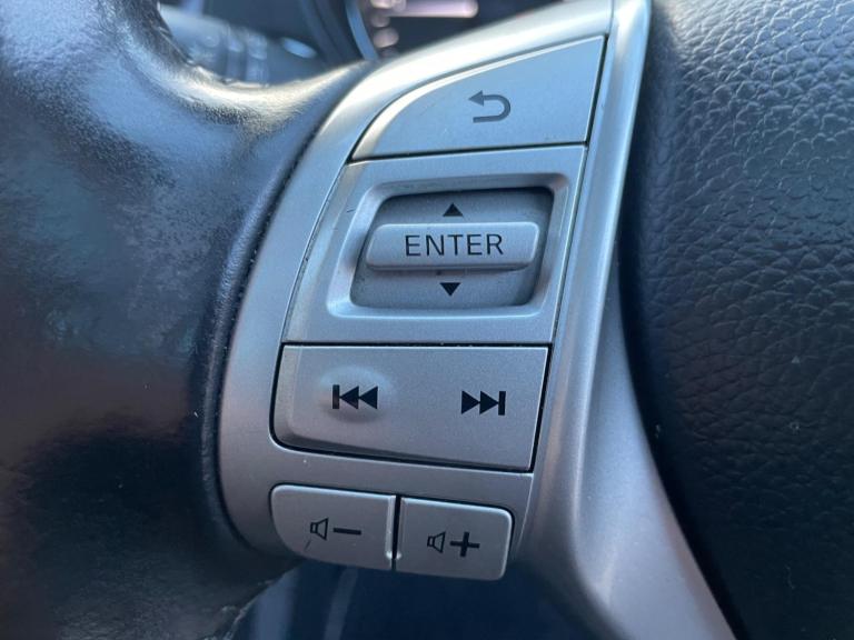 2015 Nissan Qashqai 1.6 dCi Tekna 2WD Euro 6 (s/s) 5dr HATCHBACK Diesel Manual